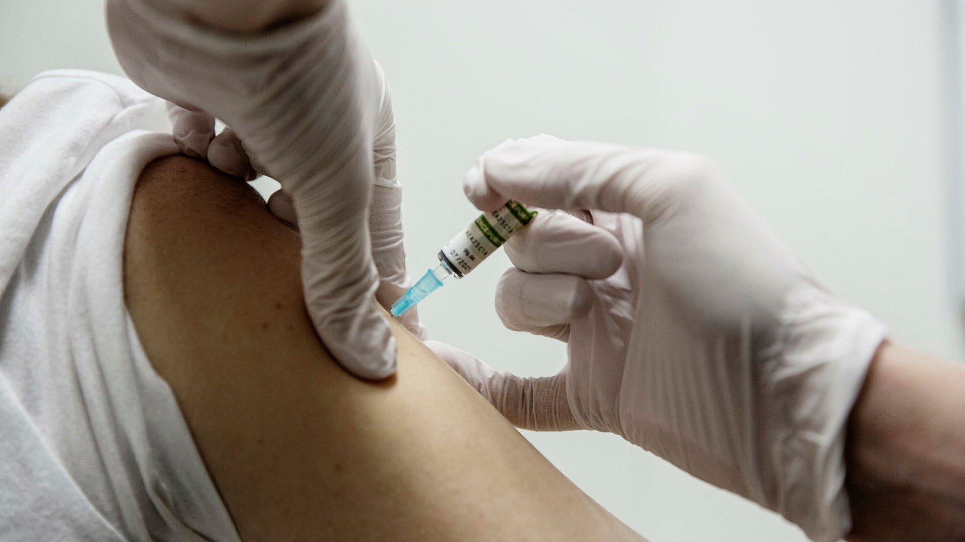 Vaccinering mot den fÃ¤stigburna sjukdomen TBE kan bli vÃ¤ldigt dyr, varnar insÃ¤ndarskribenten.