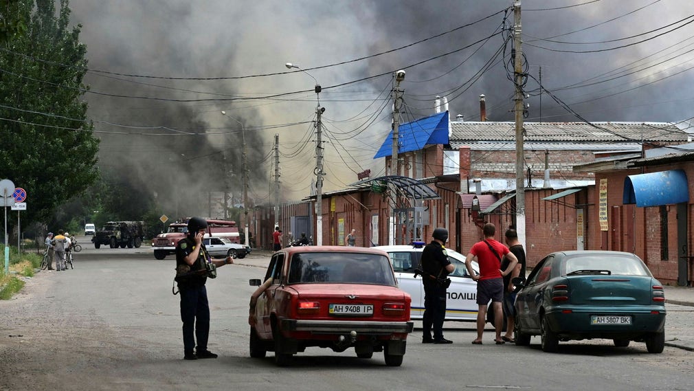 Civilbefolkningen i Slovjansk uppmanas evakuera sedan Ryssland intensifierat beskjutningen mot den ukrainsk-kontrollerade staden i Donetsk.