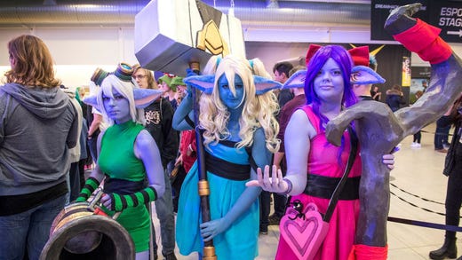 Cosplay – som går ut på att klä ut sig till specifika karaktärer, ofta från spel, tv-program eller filmer – är en stor del av Dreamhack.