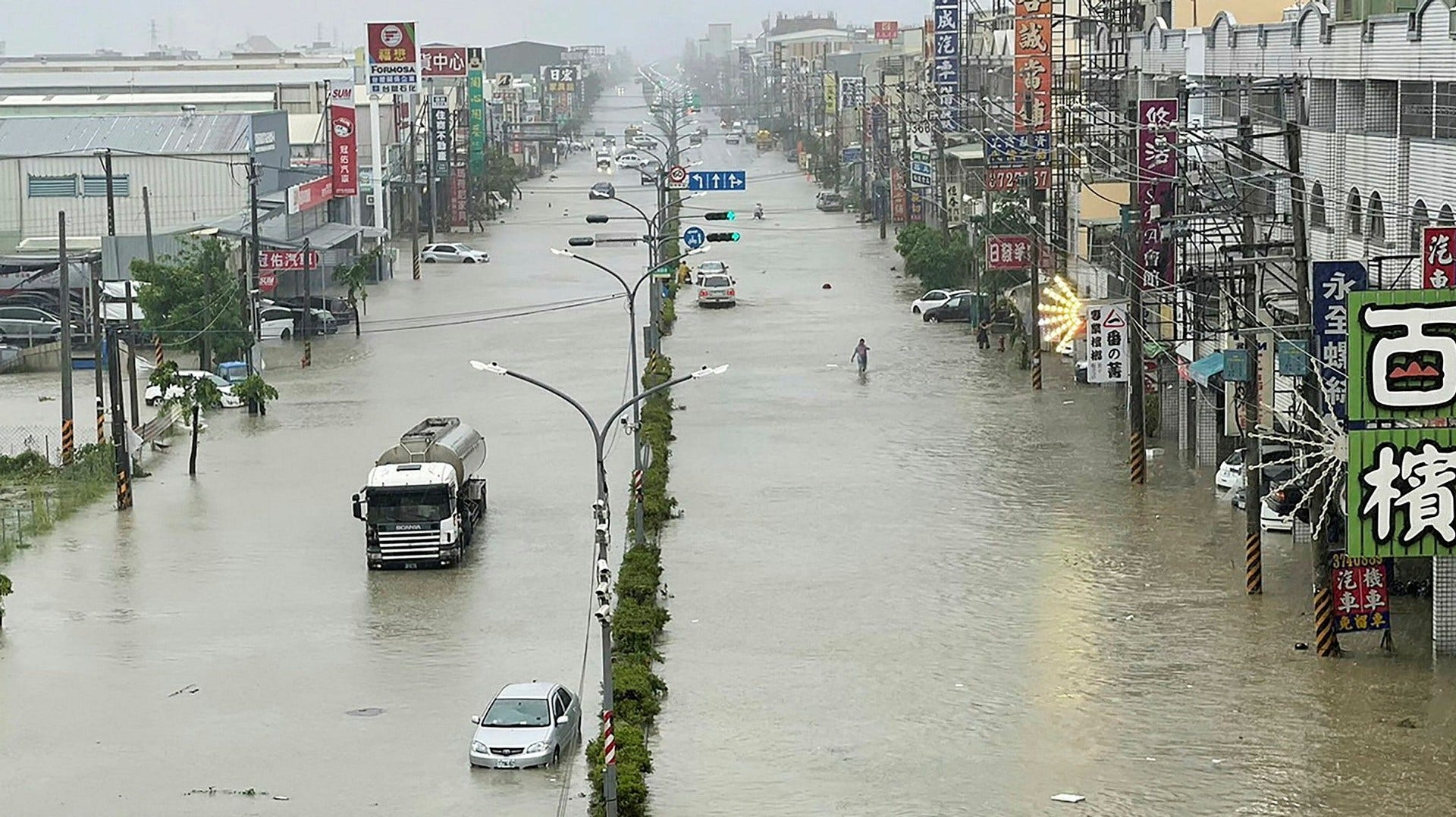 Skadegörelse och död i tyfonen Gaemis spår