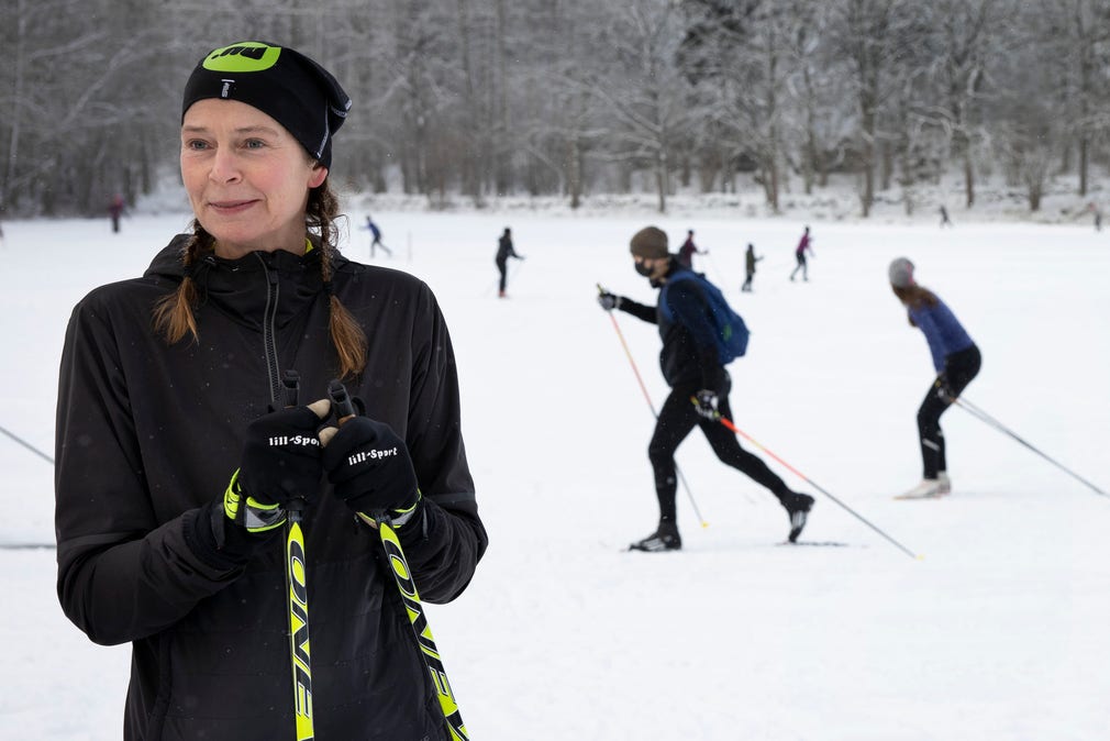 Marie Ek testar skidspåren som Stockholms stad har öppnat.