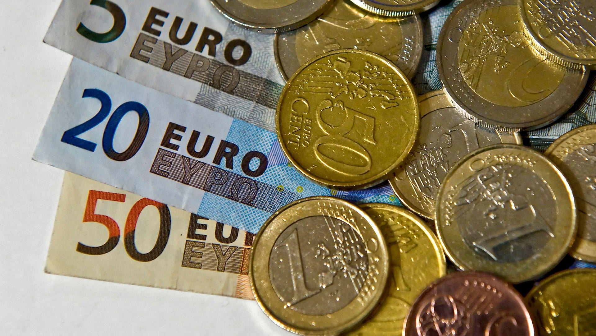 en-euro-lika-mycket-v-rd-som-en-dollar-i-kronor-dn-se