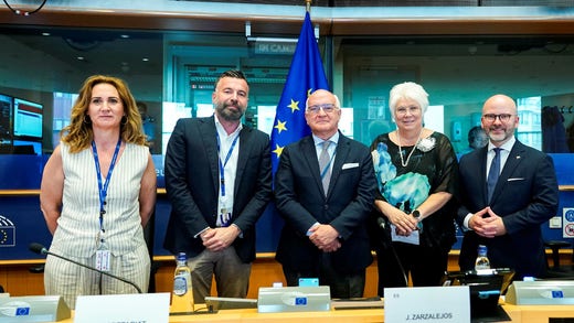 In the centre is Javier Zarzalejos, EPP, newly elected president of the Lib Committee in the European Parliament. To the right and left are the four vice-presidents. At the far right is Charlie Weimers, Sweden Democrats.