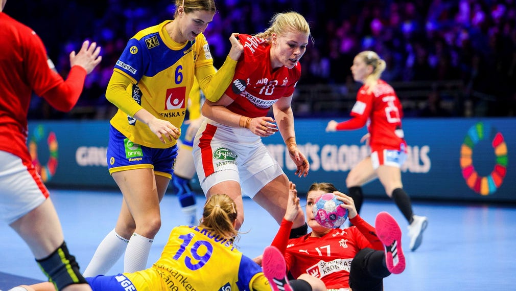 Sverige-Danmark i handbolls-EM 2018 är en av matcherna som varit under utredning för matchfixning på grund av domarna och avvikande spelmönster.