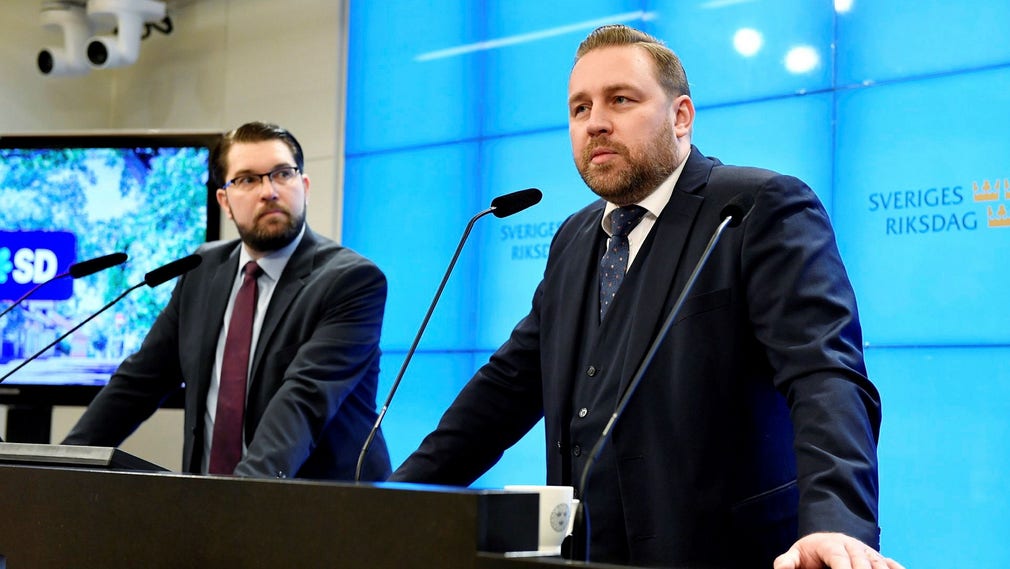 SD:s partiledare Jimmie Åkesson tillsammans med riksdagsledamoten Mattias Karlsson, även kallad partiideologen.