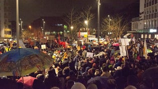 5 000 personer protesterade mot högernationalistiska AFD i den tyska staden Mönchen-Gladbach under torsdagskvällen.