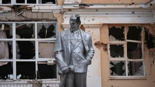 Statua di Lenin distrutta nella Sodja occupata.