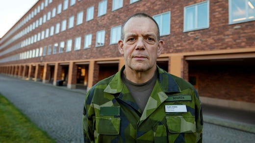 Claes Ivgren är allmänläkare och chef för allmänläkareavdelningen på Försvarsmakten. Han är den första allmänläkaren i Sverige som inte är legitimerad läkare.