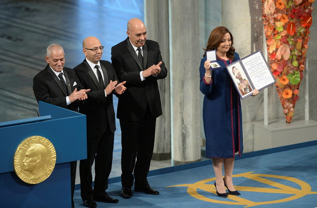 2015 tilldelades Tunisiens så kallade dialogkvartett, Hassine Abassi, Mohamed Fadhel Mahfoudh, Abdessattar Ben Moussa och Ouided Bouchamaoui, Nobels fredspris.