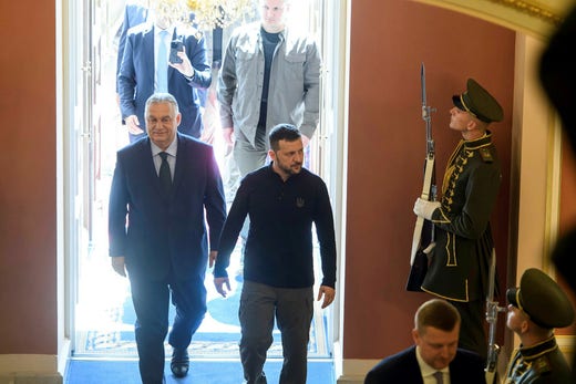 Nei media ucraini, la visita di Orban a Kiev è stata descritta come una vittoria diplomatica per l'Ucraina.  I media pro-Zelenskyj non hanno menzionato la proposta di Orban affinché l'Ucraina negozi un cessate il fuoco con la Russia.