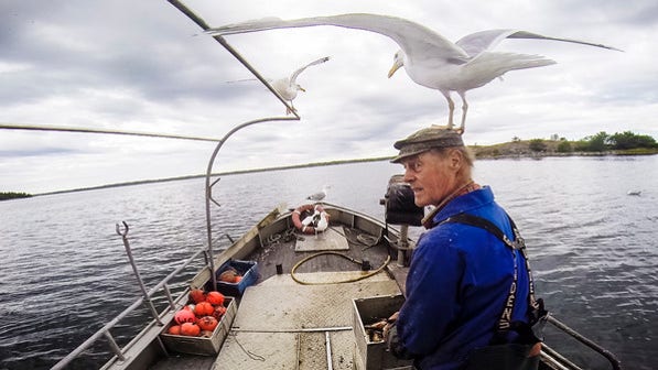 Rune Wikström ombord på sin fiskebåt Kajsa som han fiskat i skärgården med sedan 1963.