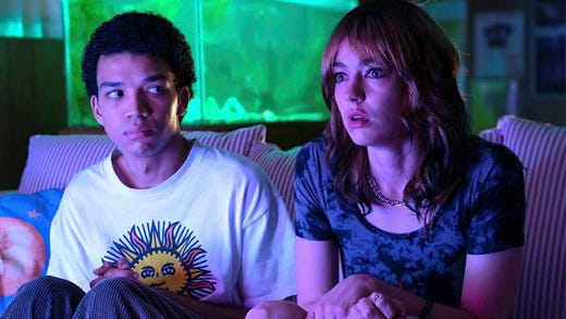 Justice Smith och Brigette Lundy-Paine in 