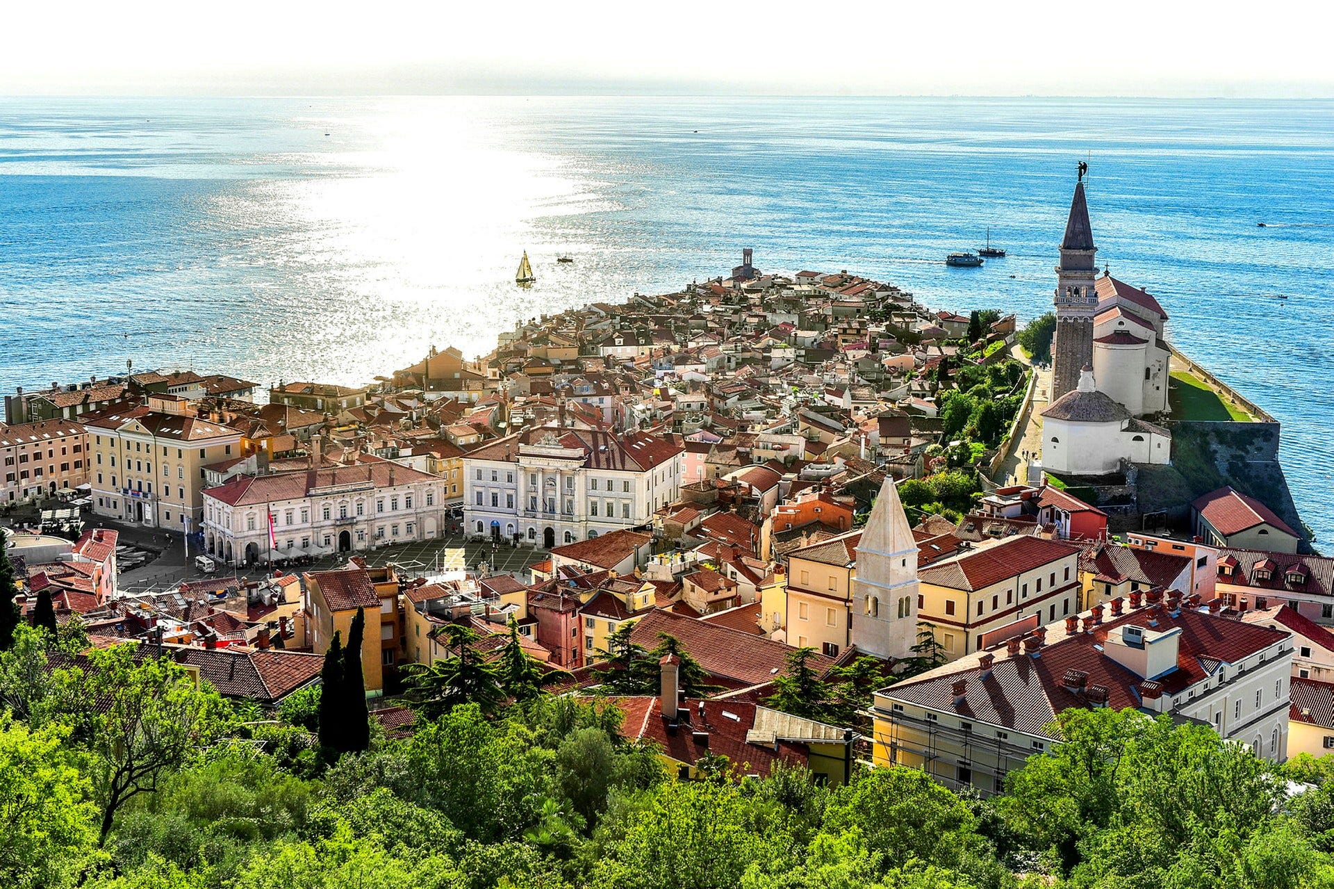 Staden Piran, en historisk pärla full med renässansarkitektur på en udde i Adriatiska havet.