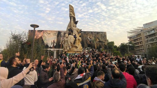 Sobhi Akashs egna bilder på hur invånarna i Aleppo firar.