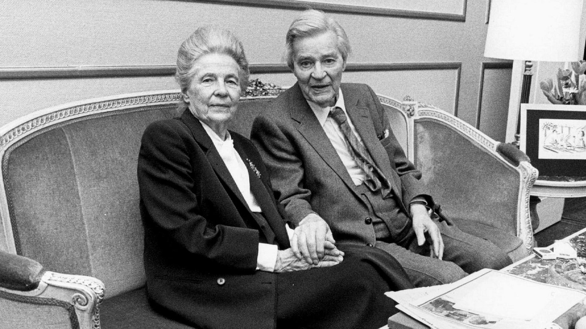 Kaj Fölster har i en tidigare insändare skrivit att hennes föräldrar Alva och Gunnar Myrdal, arkitekter bakom den socialdemokratiska välfärdspolitiken, när de båda var svårt sjuka ”ville avsluta sina liv tillsammans”. Alva Myrdal avled 1986 och maken Gunnar 1987.