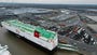 Här lastas 3 000 av den kinesiska tillverkaren Byds bilar av i hamnen i Bremen.