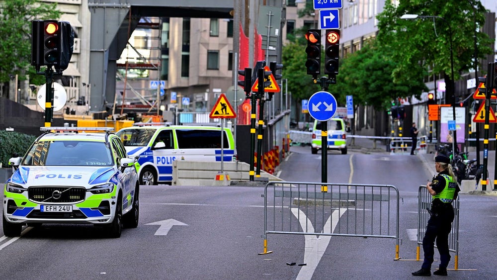 Misstänkt skottlossning mitt i Stockholm - två frihetsberövade