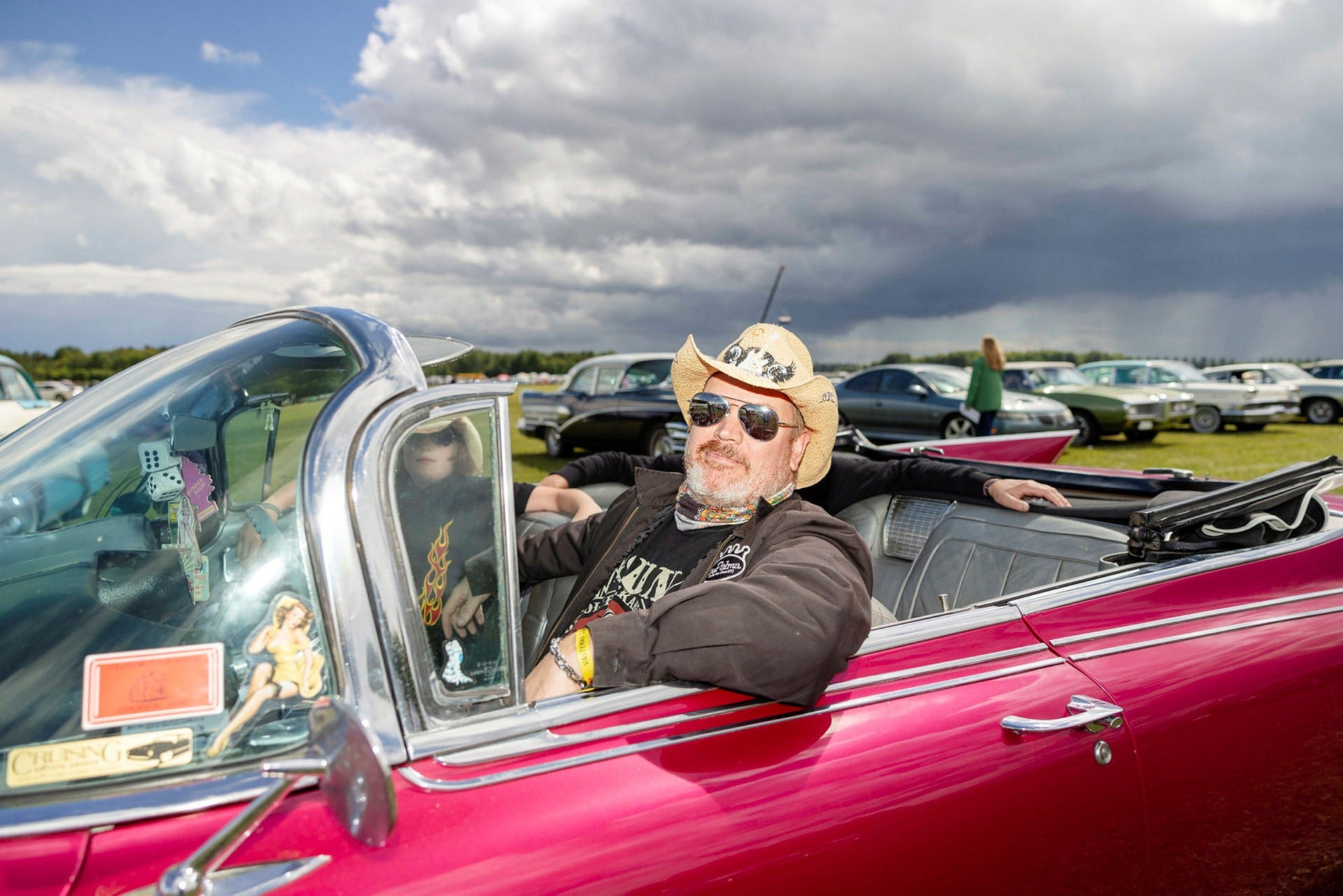 Fest är en viktig del i raggarkulturen, säger flera besökare. Men bilen ska komma i första hand.