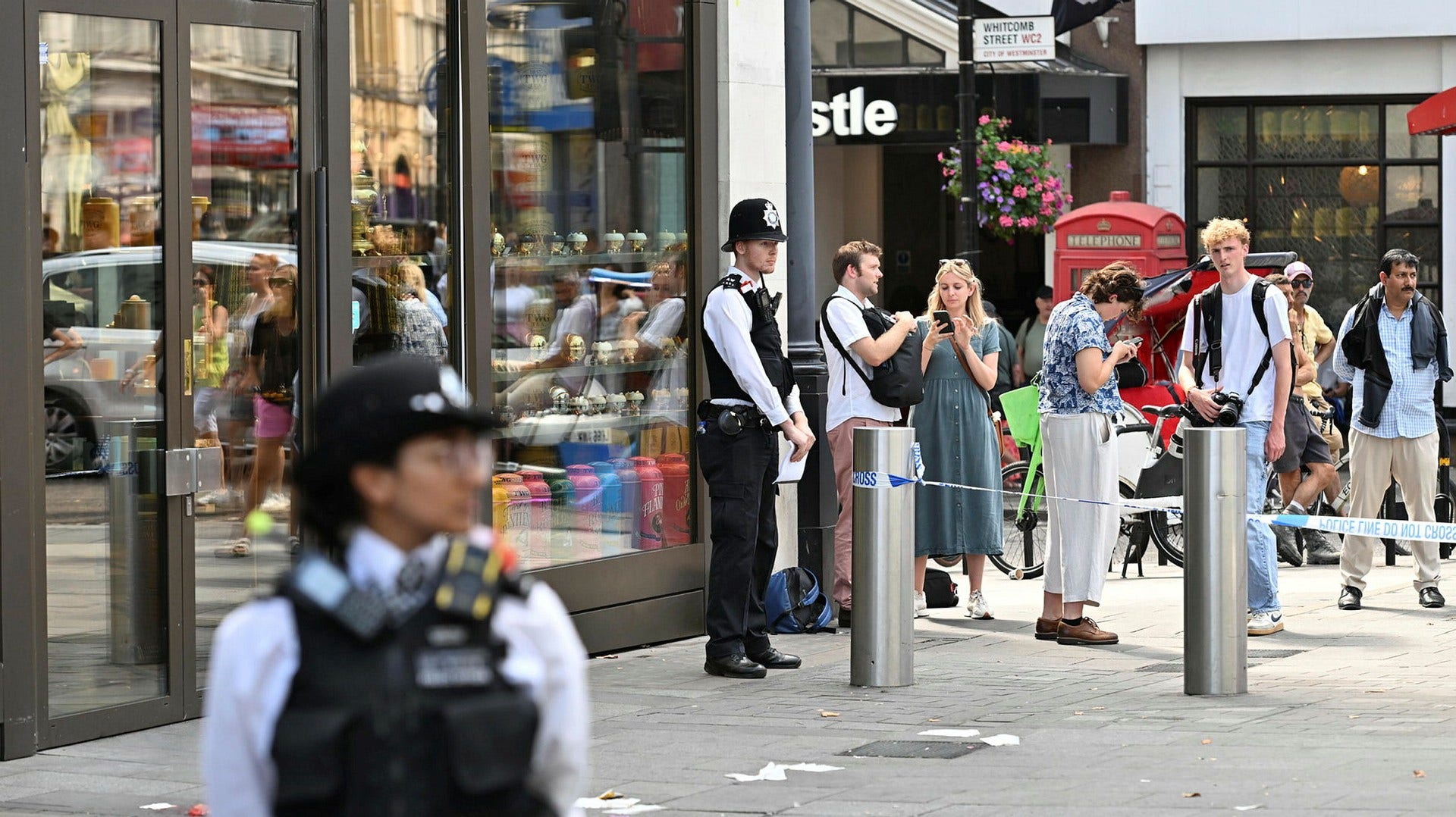 Una ragazza e una donna sono rimaste ferite dopo un attacco con coltello a Londra