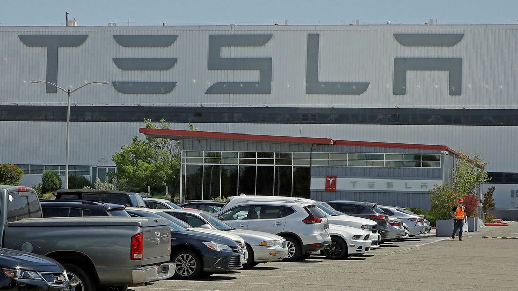 Teslas fabrik i Fremont, Kalifornien USA. Arkivbild.