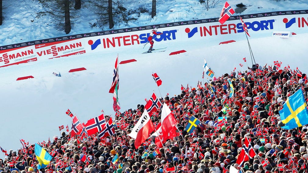 Therese Johaug tar sitt första individuella guld när hon vinner tremilen i Oslos VM 2011.