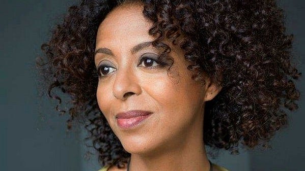 Maaza Mengiste, född 1971 i Addis Abeba i Etiopien, bor i dag i New York. ”Skuggkungen” är hennes andra roman, efter debuten ”Under lejonets blick” (Forum, 2010).
