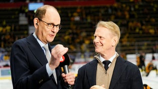 Lasse Granqvist och Niklas Wikegård under en av TV4-sändningarna från SM-finalen i ishockey mellan Skellefteå och Rögle.