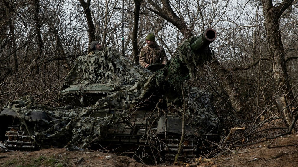 Ukrainska soldater i utkanterna av Tjasiv Jar tidigare i år.