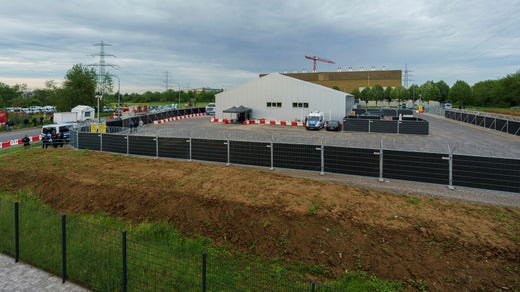 Il processo si svolgerà in una zona industriale nel quartiere di Sosenheim, a ovest di Francoforte.