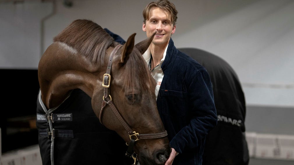 32-årige Carl Hedin är redo för världscupdebut tillsammans med hästen som kallas för ”Ville”.
