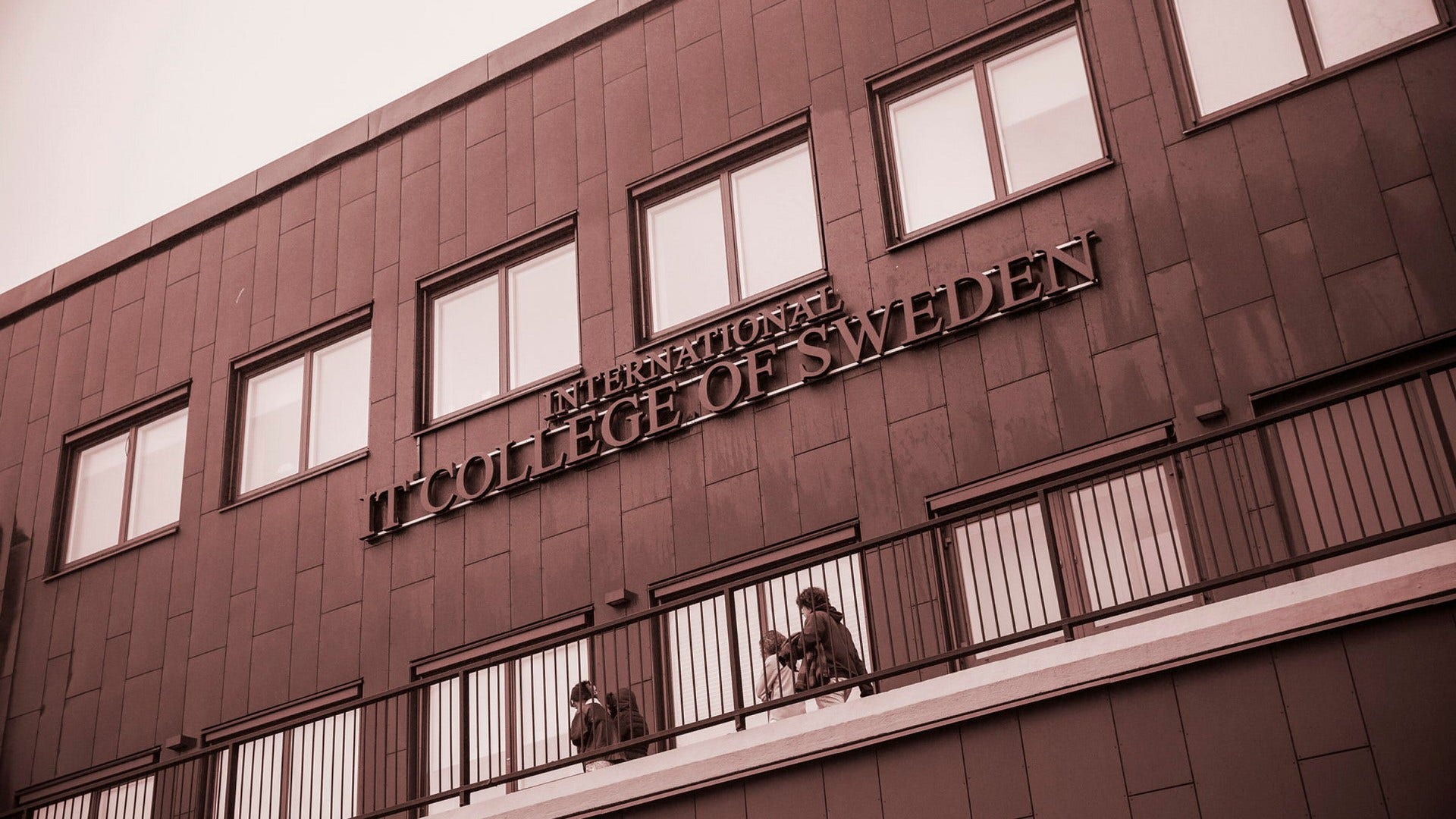 International IT College of Sweden är en av de skolor som fått indraget tillstånd efter varningar från bland annat Säpo.