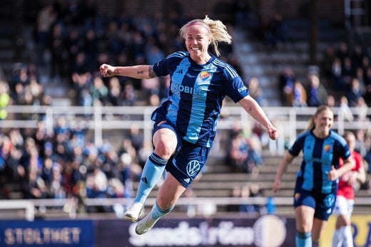 Djurgården 队的 Therese Sessy Åsland 在三场比赛中打进三球，并列联赛进球榜第一。