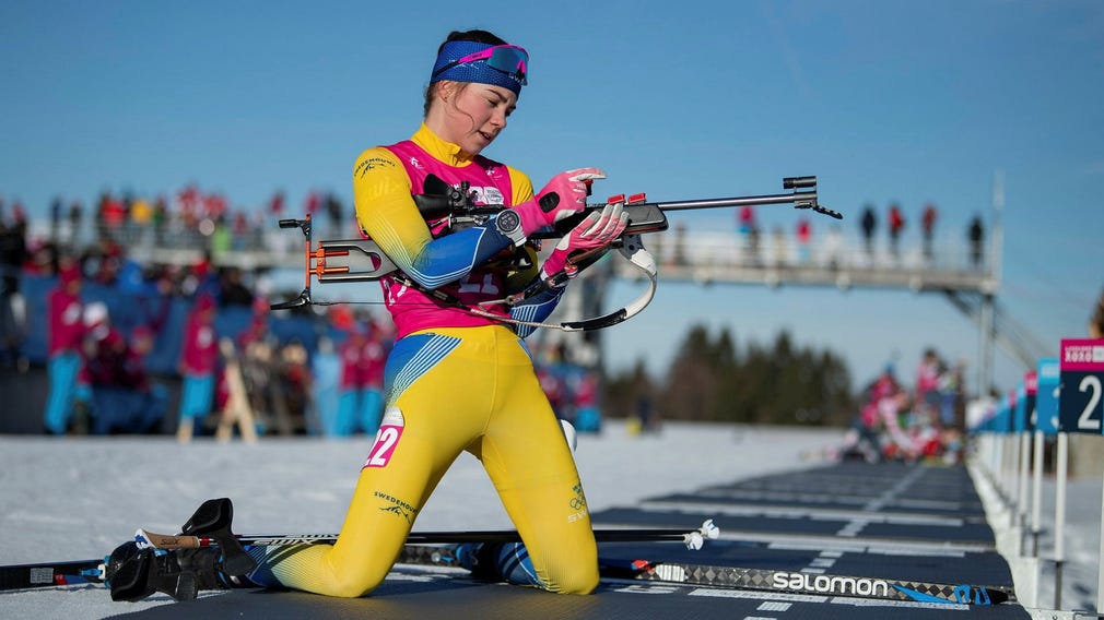 På mattan under ungdoms-VM 2020, där Sara Andersson tog brons i singelmixstafetten. I Europeiska ungdoms-OS två år senare blev det individuellt sprintguld.