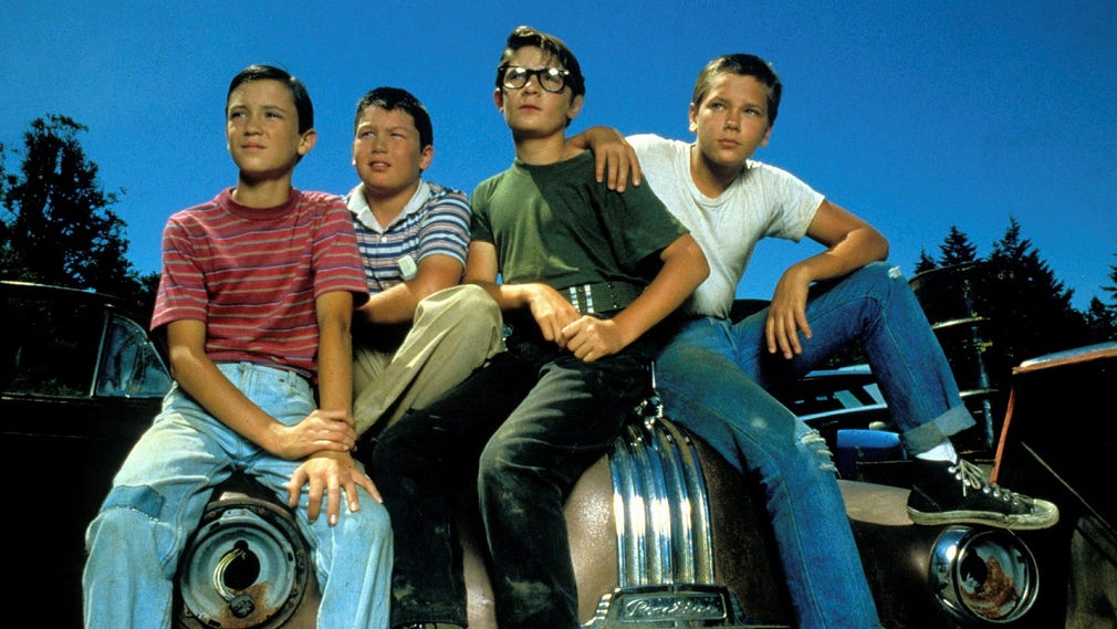 I filmen ”Stand by me” från 1986 ger sig en grupp pojkar av för att hitta en död kropp.