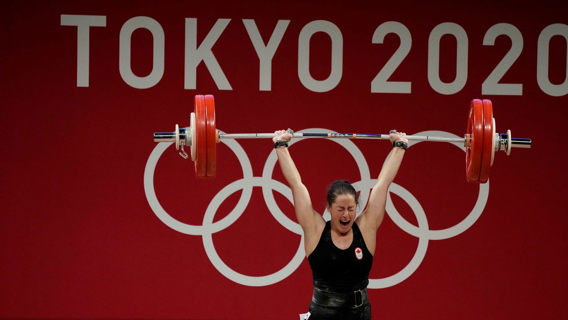 Kanadensiskan Maude G. Charron under OS i Tokyo. Tyngdlyftning stryks ur OS-programmet 2028 om inte kriterier uppfylls.