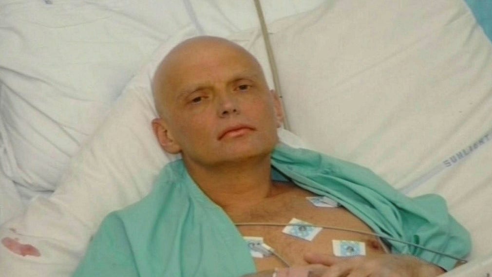 Aleksandr Litvinenko vårdades för förgiftning på sjukhus i tre veckor innan han dog.