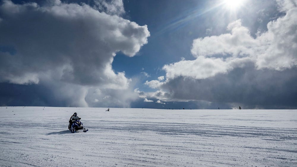 Medelålders män i flest dödliga snöskoterolyckor