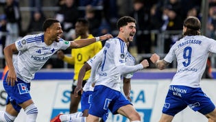 IFK Norrköpings Ismet Lushaku jublarmed lagkamrater efter att han kvitterat till 2–2.