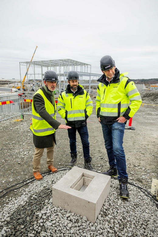 Den 6 mars i år: Volvo Cars vd Jim Rowan, Novo Energys vd Adrian Clarke och Northvolts vd Peter Carlsson inviger grundstenen för bygget av batterifabriken i Göteborg.