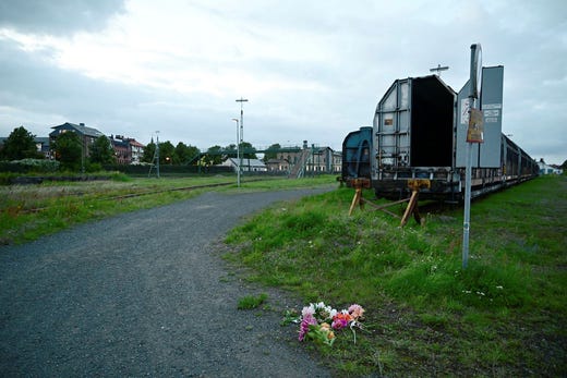 Enligt misstankarna lockades Emilia till Landskrona i tron ​​att hon skulle umgås med vänner. Istället dödades hon här, i ett industriområde med en före detta bangård.