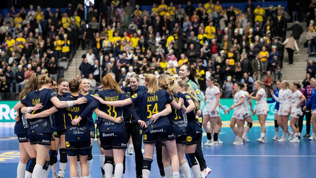 Svenskt jubel efter damernas EM-kvalmatch i handboll mellan Sverige och Island på Brinova Arena i Karlskrona. Sverige vann matchen och säkrade därmed EM-biljetten.