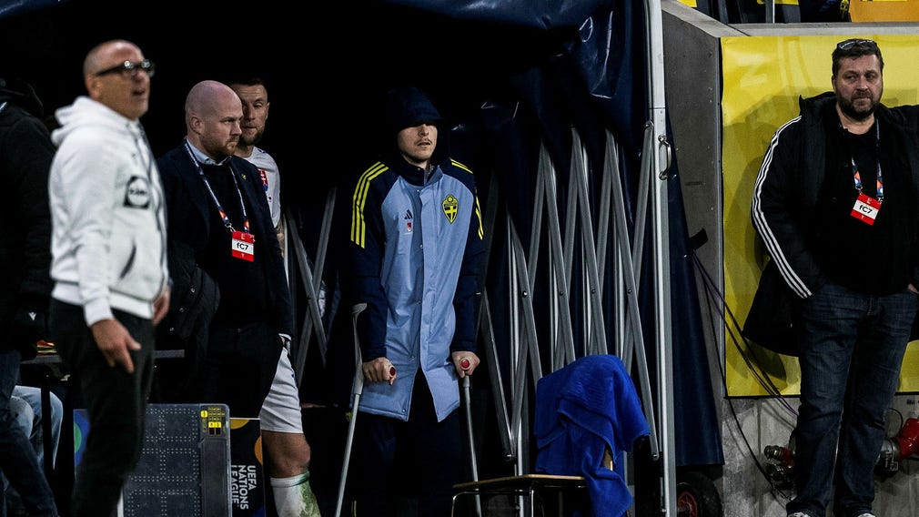 Victor Nilsson Lindelöf tvingades av efter 25 minuter mot Slovakien och sågs sedan på kryckor i spelartunneln. I söndags lämnade han landslagsmötet.