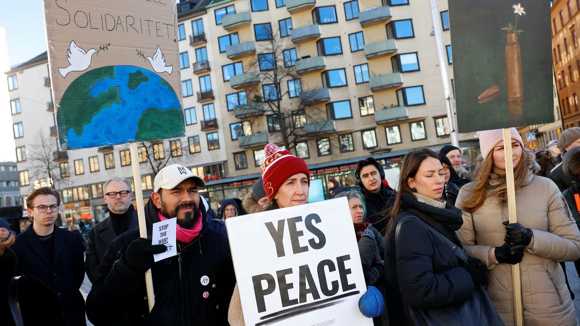 Fredsdemonstration i februari 2023 i Stockholm arrangerad av bland annat organisationen Svenska freds.