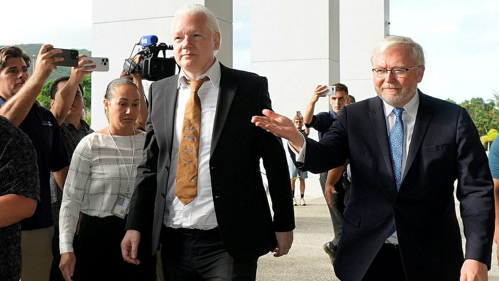 Assange är frisläppt – har erkänt brott
