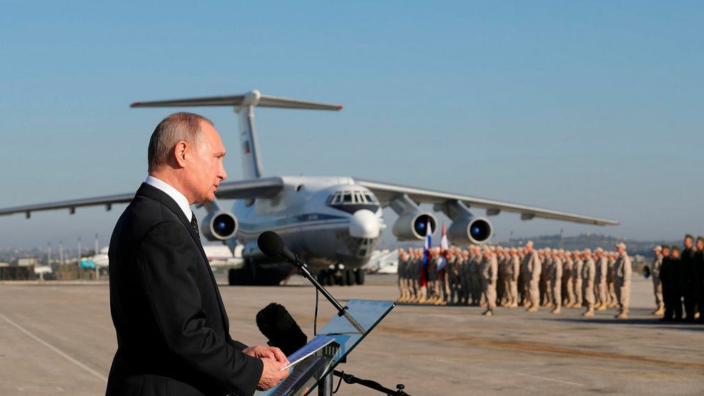 Rysslands president Putin besökte flygbasen i Khmeimim i december 2017.