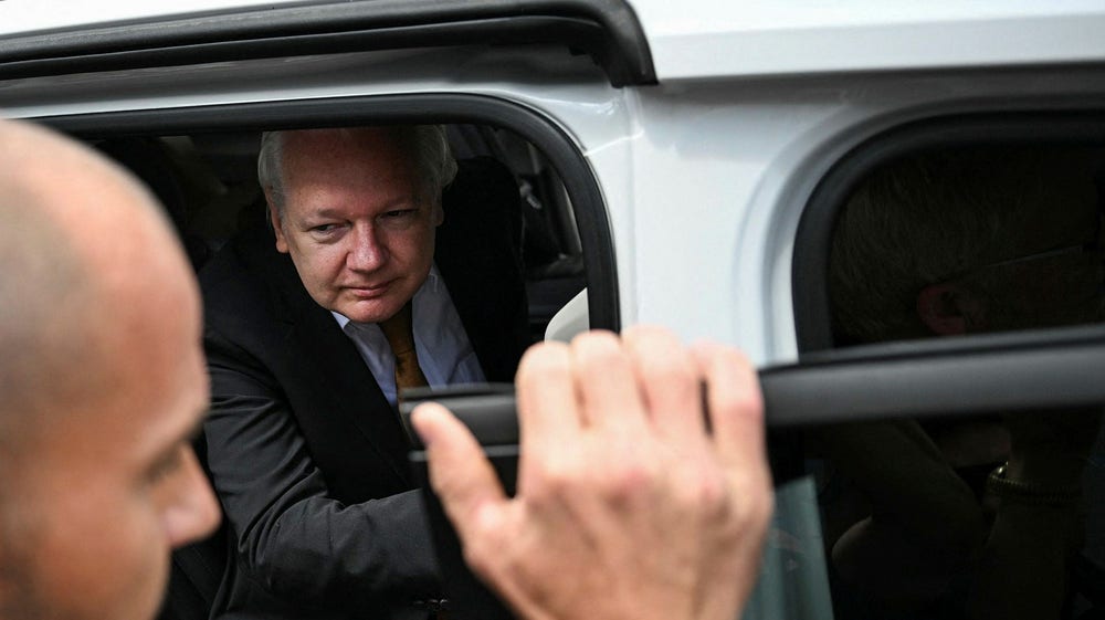 Politiska spelet bakom Assanges frisläppning