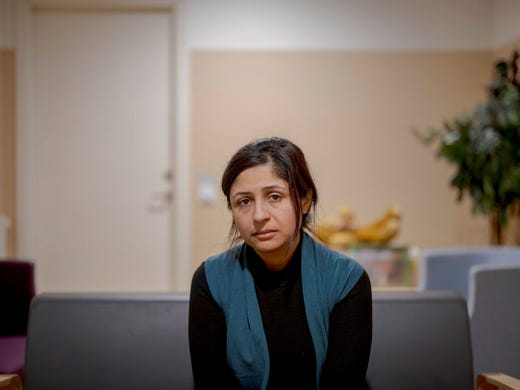 Brödernas mamma Sadia Umar sitter i Migrationsverkets förvar sedan i juni i år. Hon sitter inlåst i väntan på att Pakistans ambassad ska utfärda resehandlingar i syfte att föra henne till Pakistan.