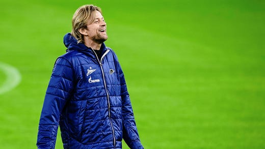 Anatoly Tymoshchuk i FC Zenits kostym.