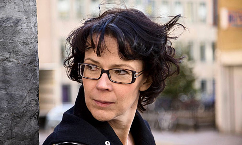 Tove Alsterdal skriver filmmanus med Helena Bergström och deckare med Liza Marklund.