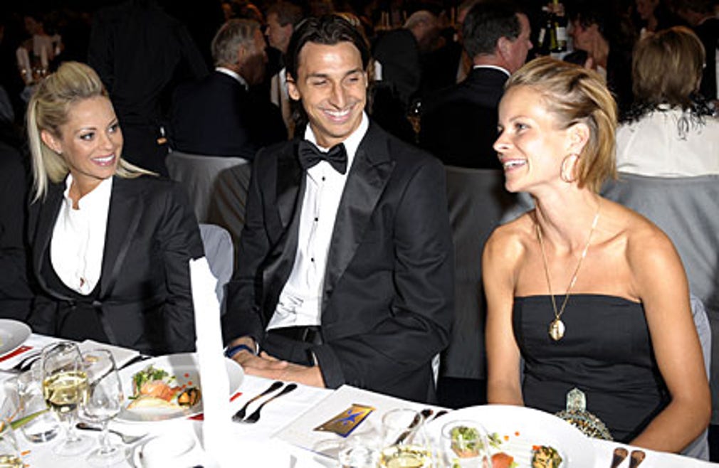Zlatan Ibrahimovic, med flickvän Helena Seger till bordet, har Malin Baryard bredvid sig (t.h.).
